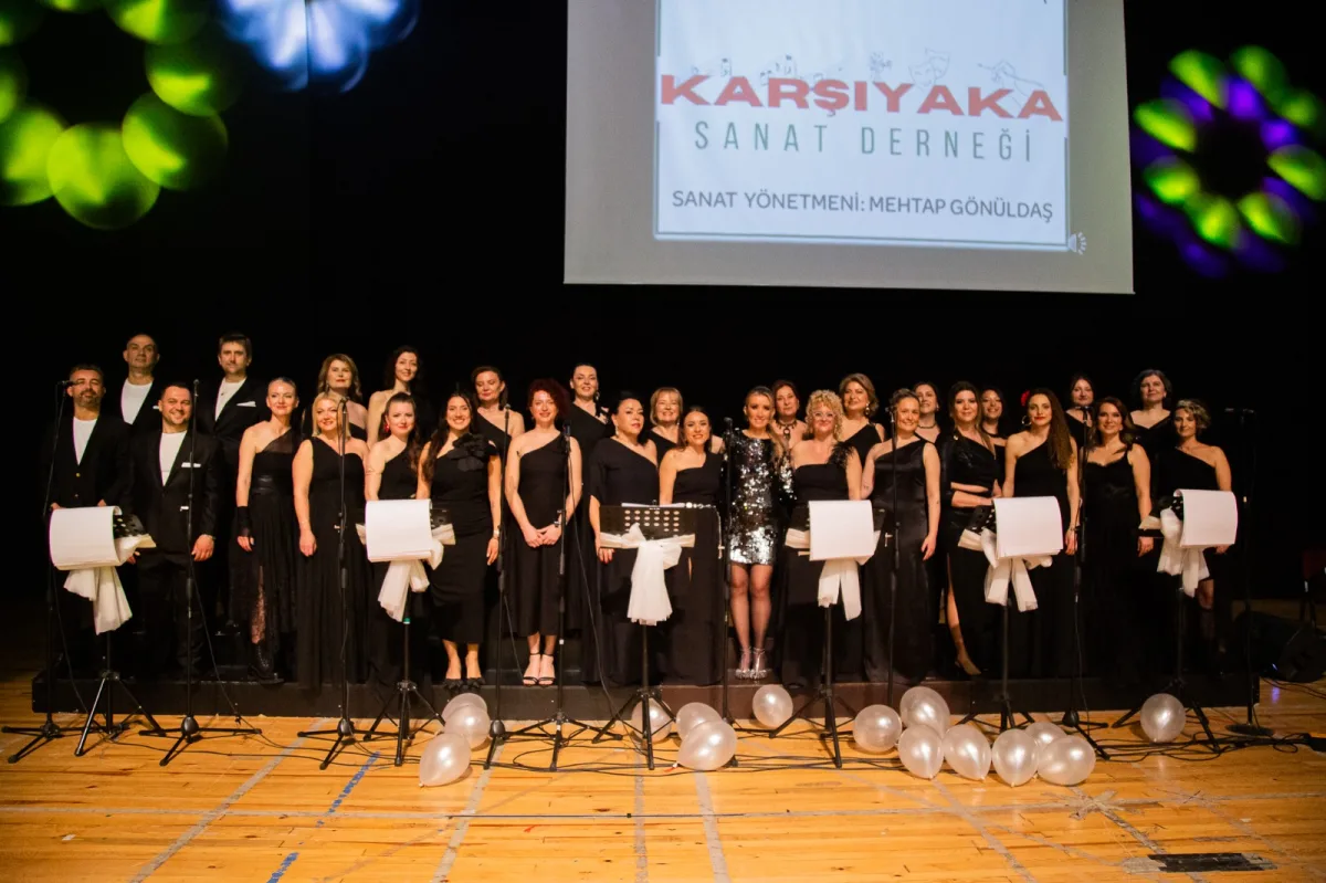 Karşıyaka Sanat Derneği Pop Korosundan muhteşem performans…