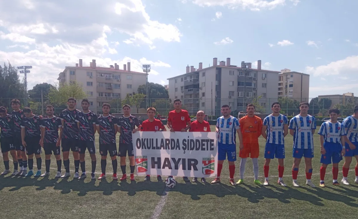 Bostanlıspor ile Mavişehir 79 Yıldızspor maça "Okullarda şiddete hayır" pankartıyla çıktı