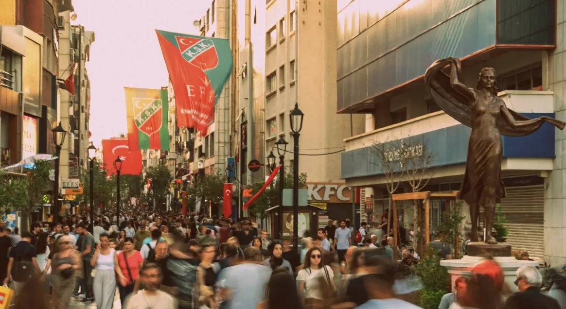 KSK taraftarından belediyeye çağrı: Çarşı'yı bayraklarla donatın