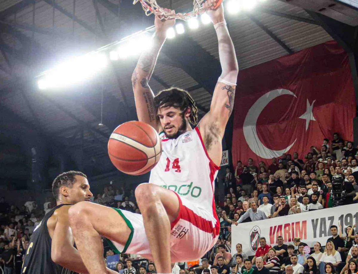 Karşıyaka potada pes etmiyor...