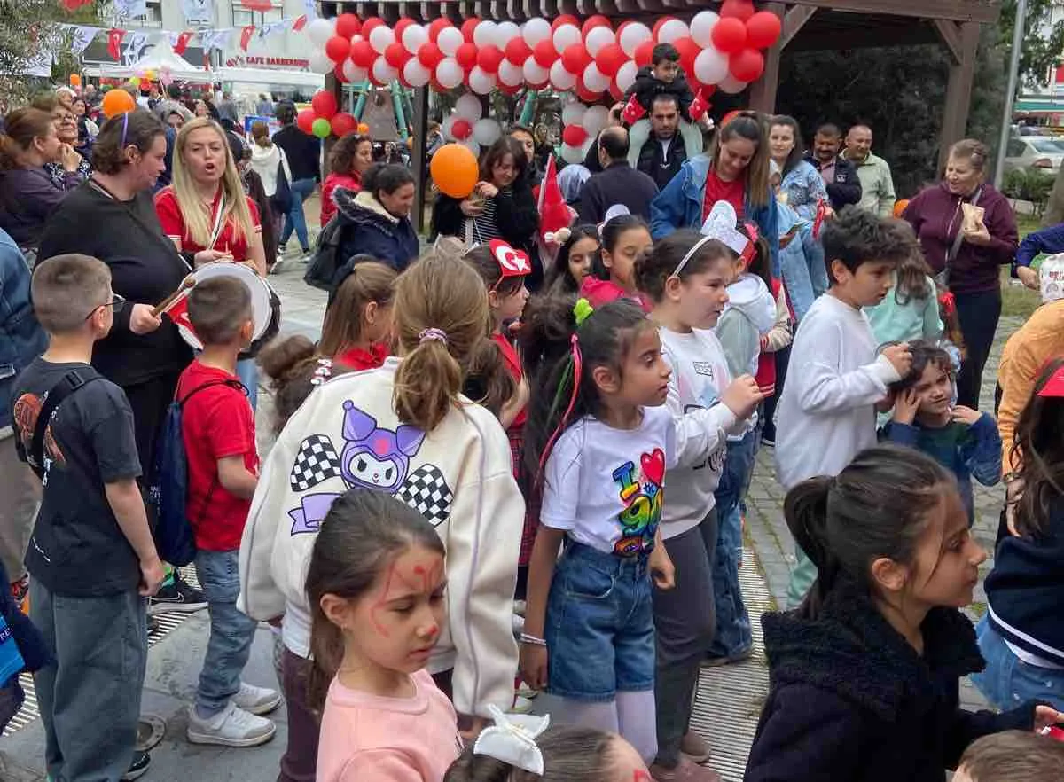 İki mahallenin çocukları 23 Nisan coşkusunu birlikte yaşadı