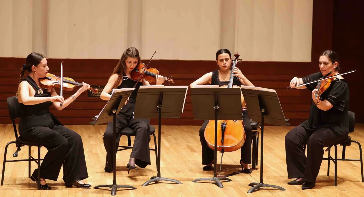 İzmir Oda Orkestrası yine ayakta alkışlandı