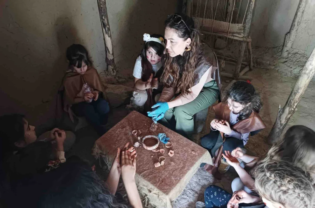 Bornova’da Minikler Taş Devri’ne yolculuk yaptı