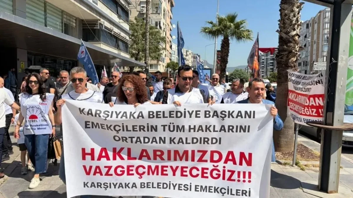 Karşıyaka'da memurlar iş bıraktı