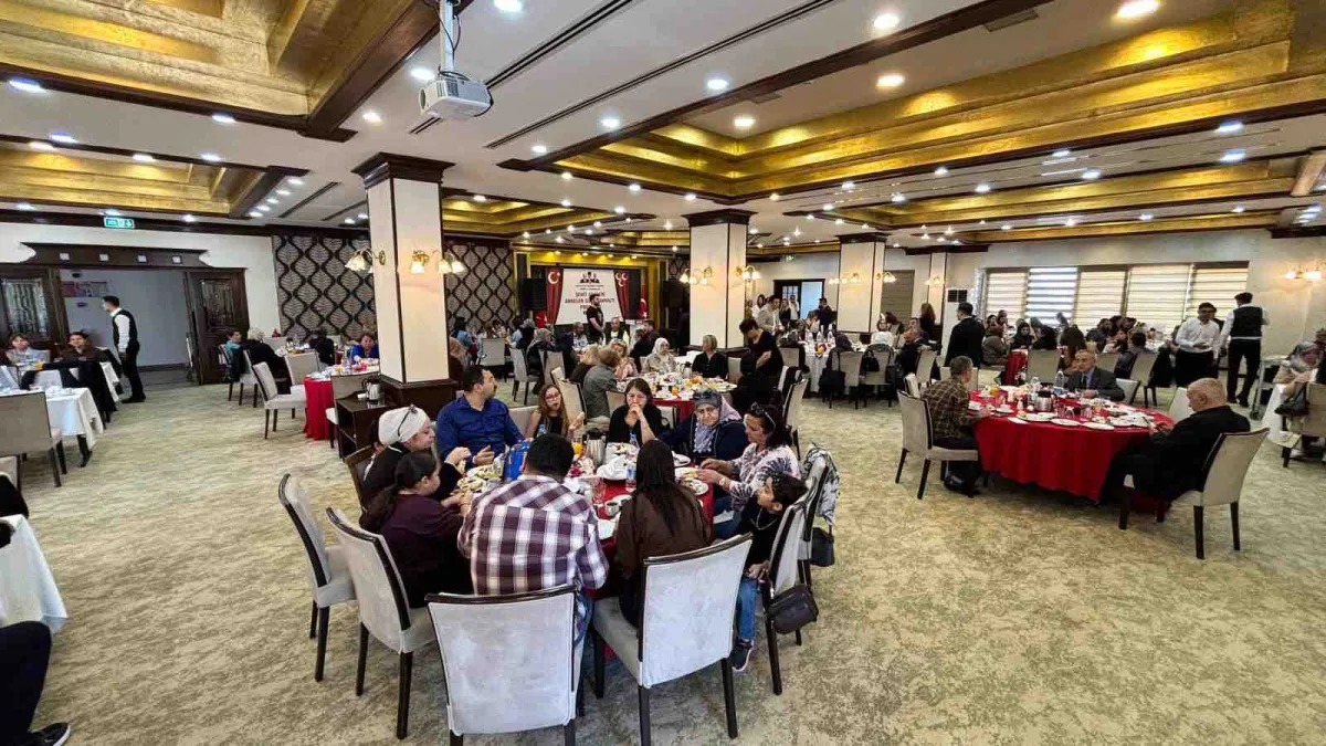 MHP İzmir'den anlamlı Anneler Ggünü kutlaması