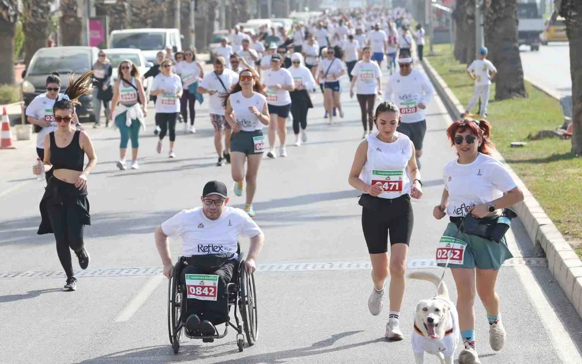 Karşıyaka tek yürek Zübeyde Anne’ye koştu