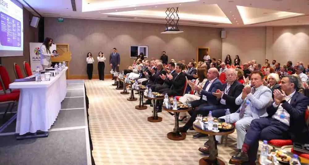 Çeşme’de turizmin geleceği ortak akılla konuşuldu
