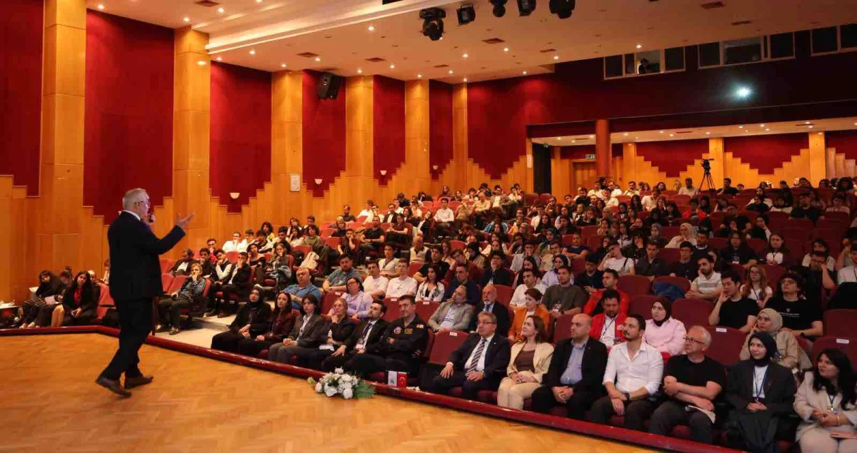 9 Eylül Üniversitesi'nde Türk Havacılığı konuşuldu