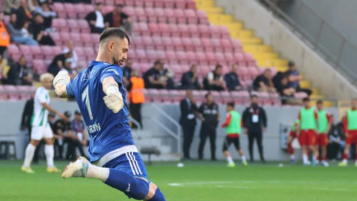 Eski Karşıyakalılar lige yükselme sevinci yaşadı