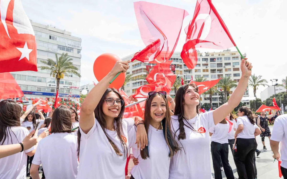 İzmir'de 19 Mayıs coşkusu