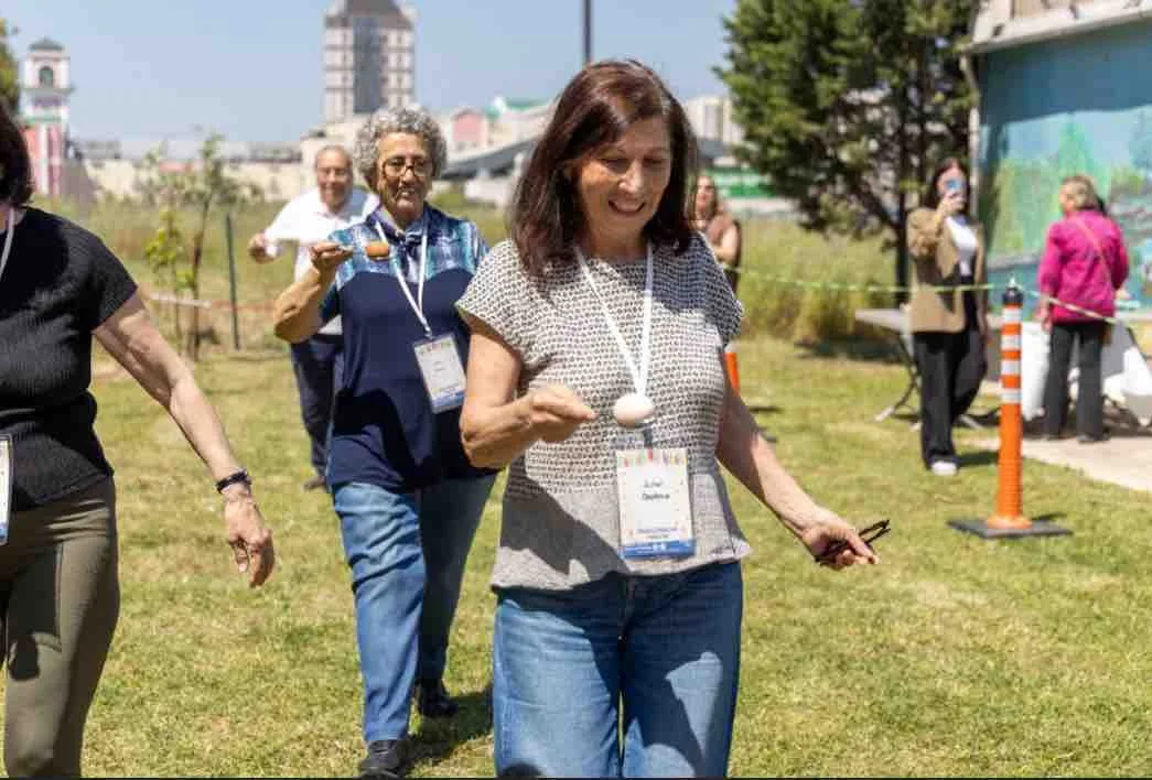 Bilge Çınarlar’da kuşaklar, Karşıyaka'da sağlıklı yaşam için buluştu