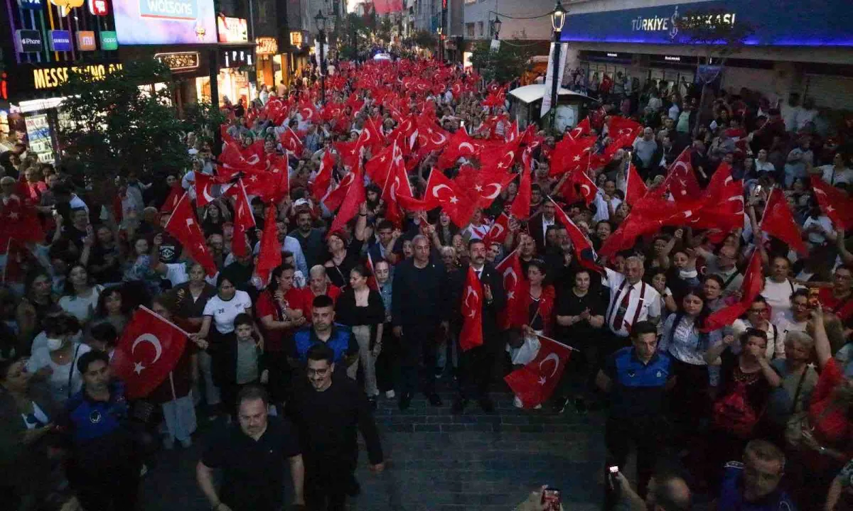Karşıyaka’da omuz omuza 19 Mayıs yürüyüşü