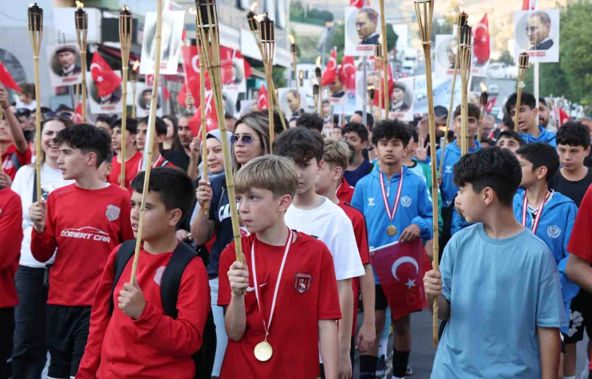 Çiğli’de 19 Mayıs coşkusu sokaklara taştı