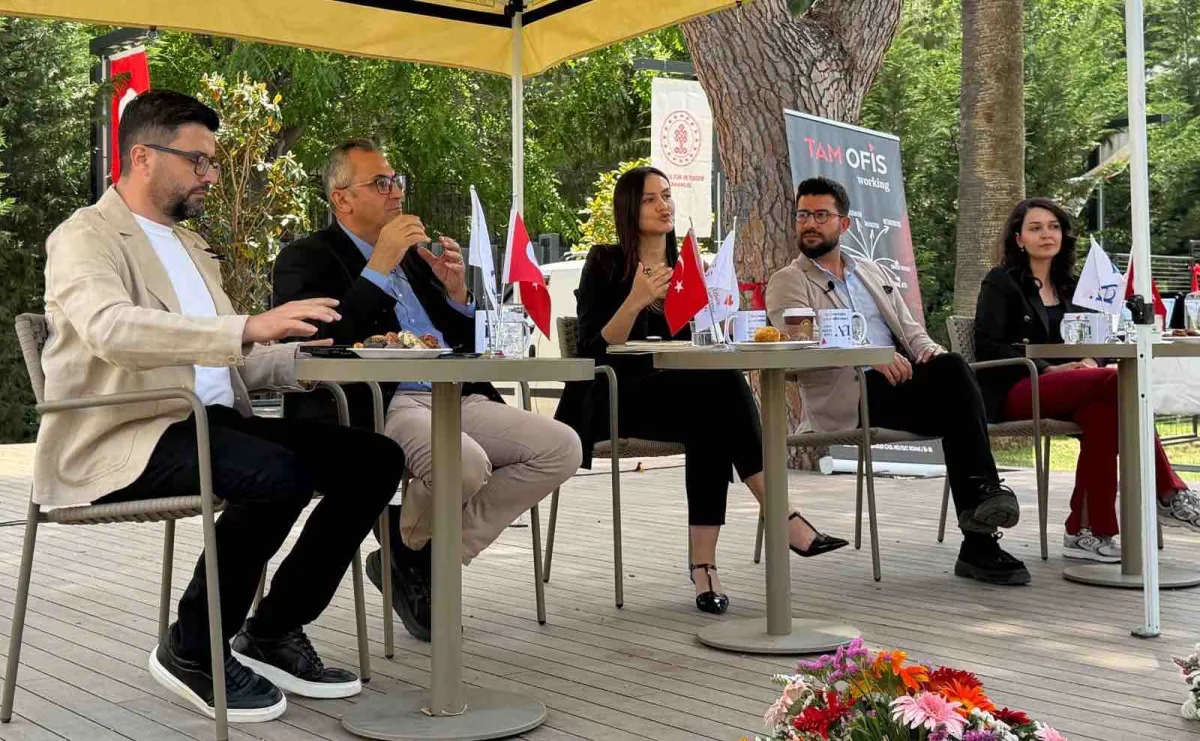 İzmir'de gençlik için anlamlı buluşma