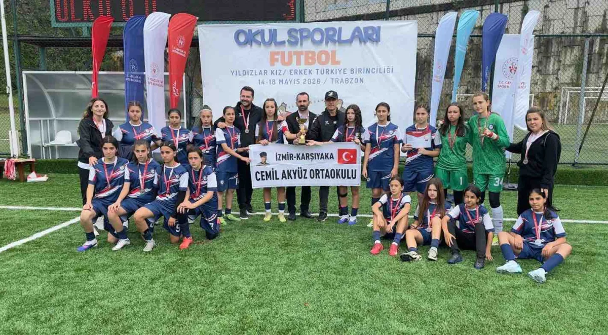 Cemil Akyüz Ortaokulu Kız Futbol Takımı Türkiye 2.’si