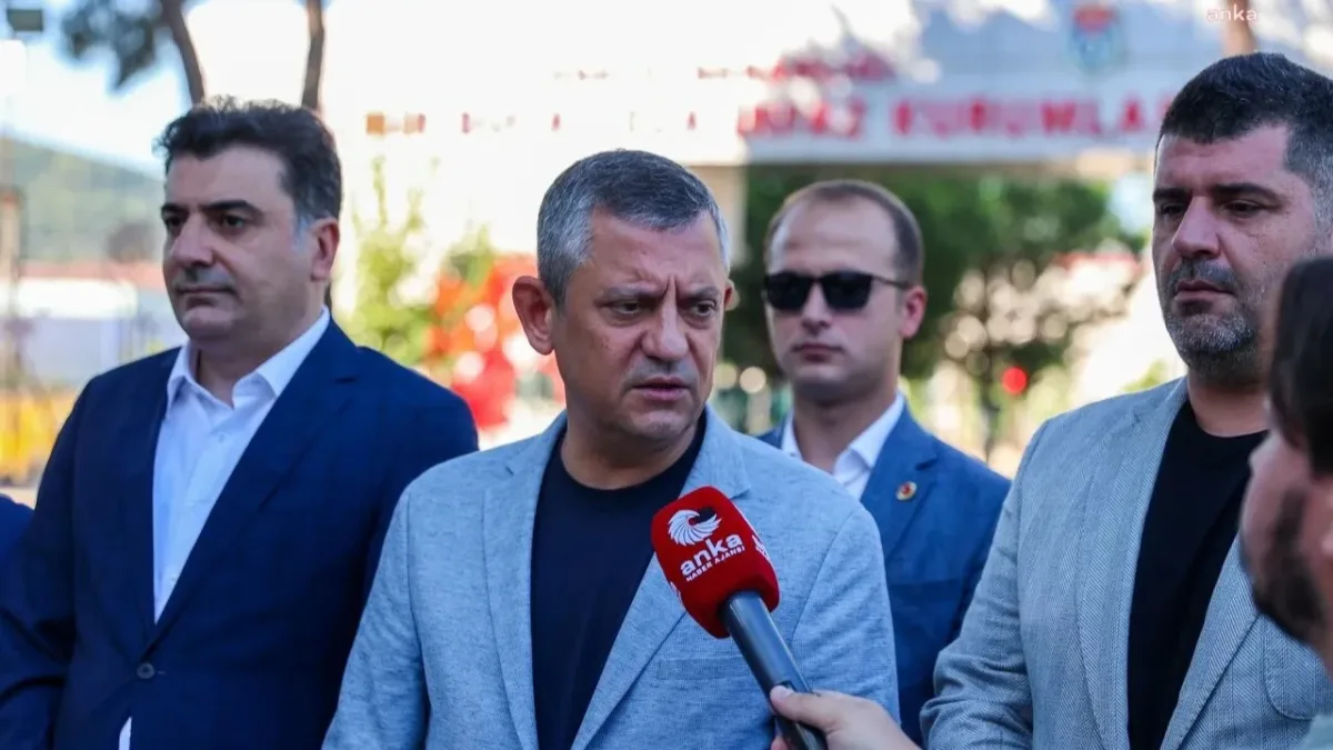Özgür Özel, Tunç Soyer'i ziyaret etti