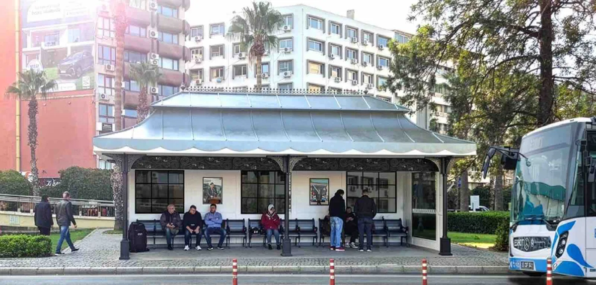 İzmir’in kimliğini yansıtan simgesel durak