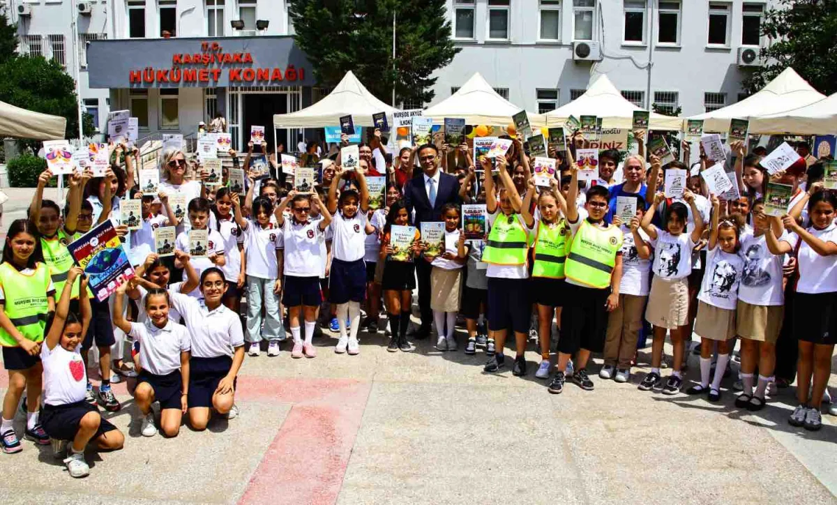 Karşıyaka'da "Küçük Eller Güçlü Kalemler" Kitap Fuarı açıldı