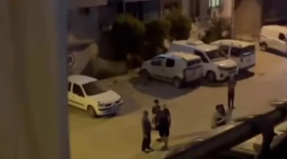 Örnekköy'de parkta oynayan çocukları keserle kovaladı