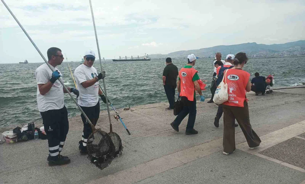 Dünya Çevre Günü’nde Körfez temizliğine gönüllü destek