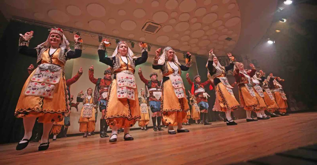Karşıyaka’da halk dansları kursuna muhteşem final