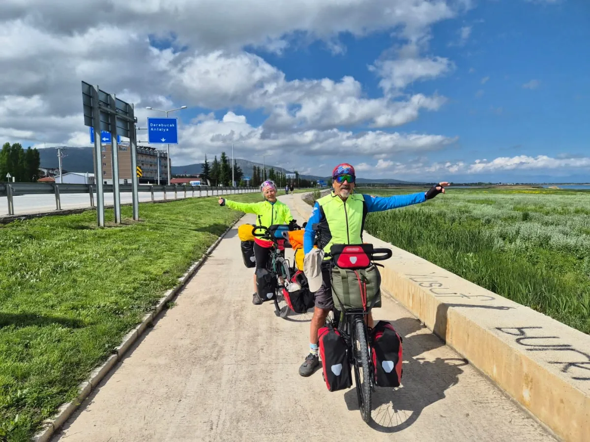 Bostanlısporlu Lale ve Karakaya bisikletle 2100’lik turda…
