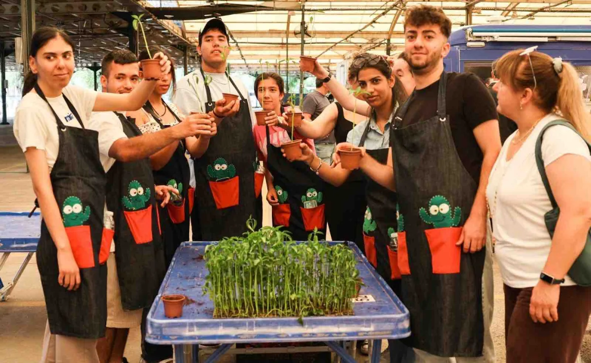 Evdeki atıklar toprağa can oluyor