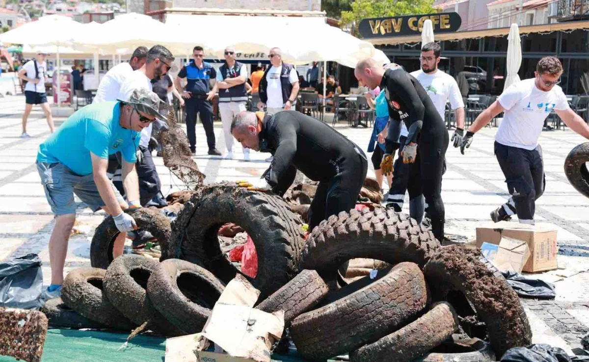 Yenifoça'da denizden neler neler çıktı!