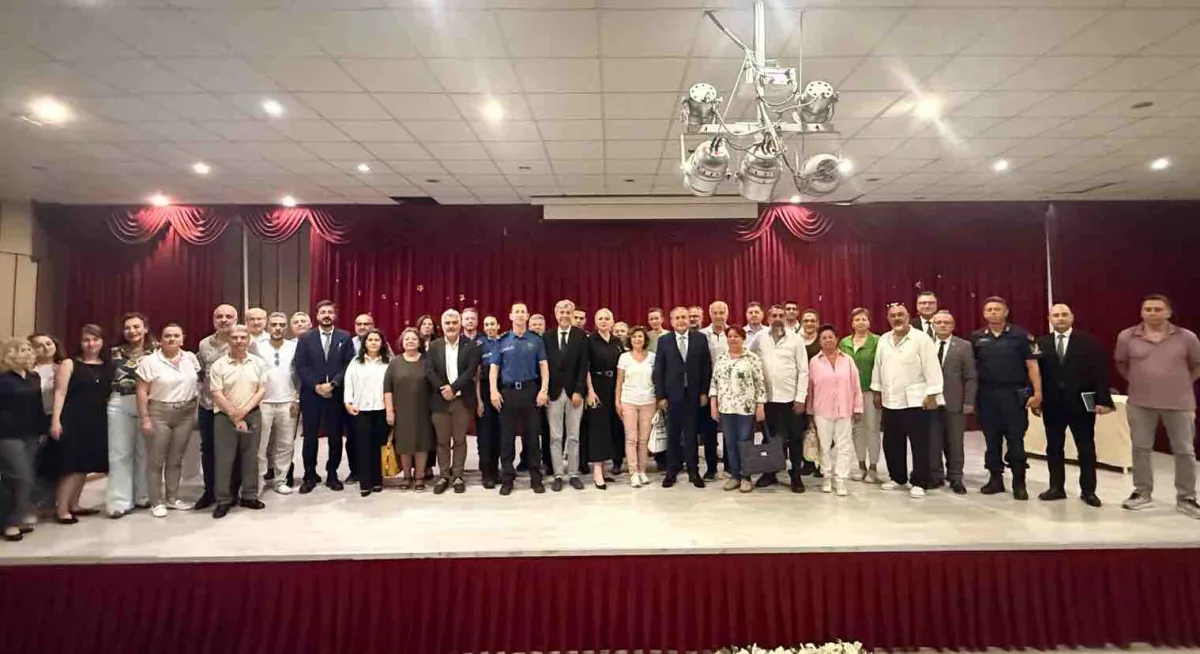 Karşıyaka'da kurum müdürleri ve muhtarlar toplandı