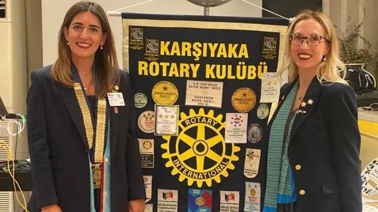 Karşıyaka Rotary’de bayrak değişimi