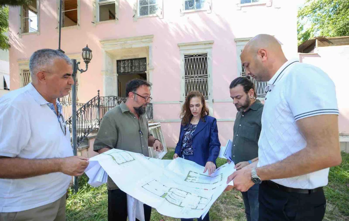 Başkan Ünsal restorasyonu süren Latife Hanım Köşkü’nü inceledi