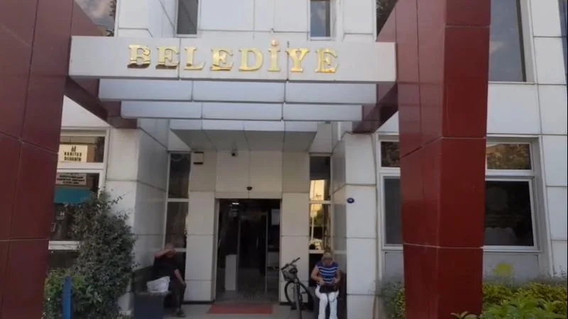 Seferihisar Belediyesi'ne operasyon