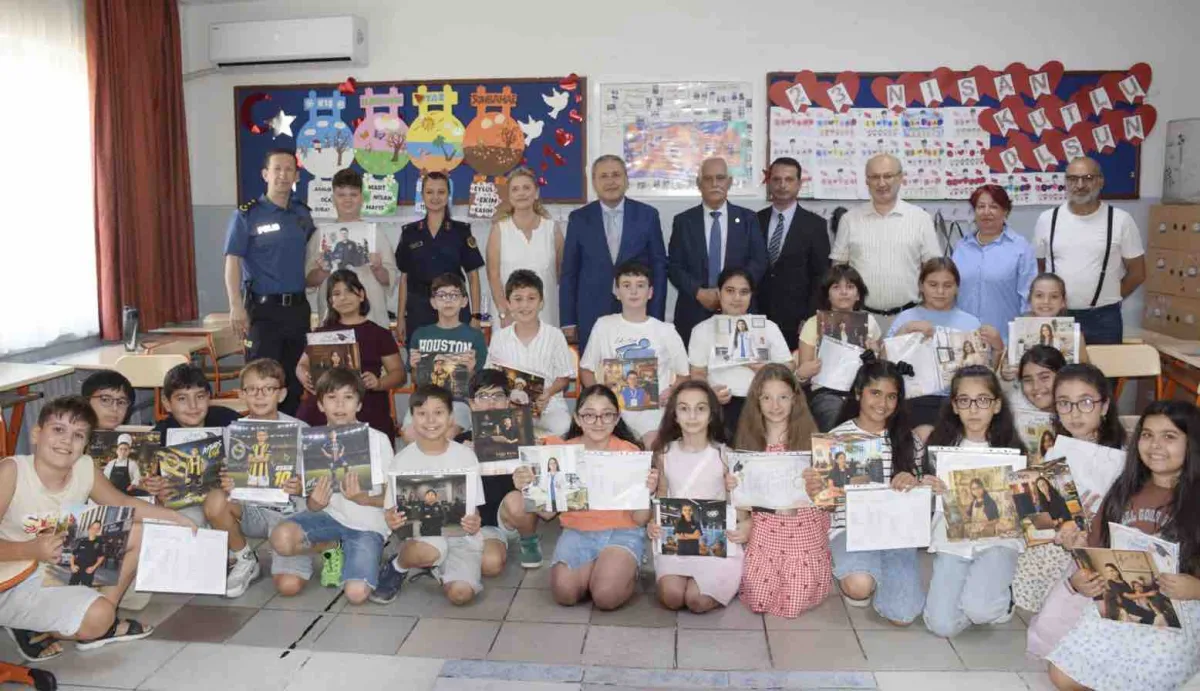 Karşıyaka’daki 45 bin öğrenci karne sevinci yaşadı