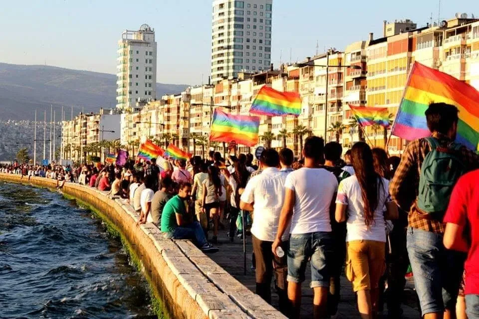 Valilik İzmir'de onur yürüyüşüne yasak getirdi