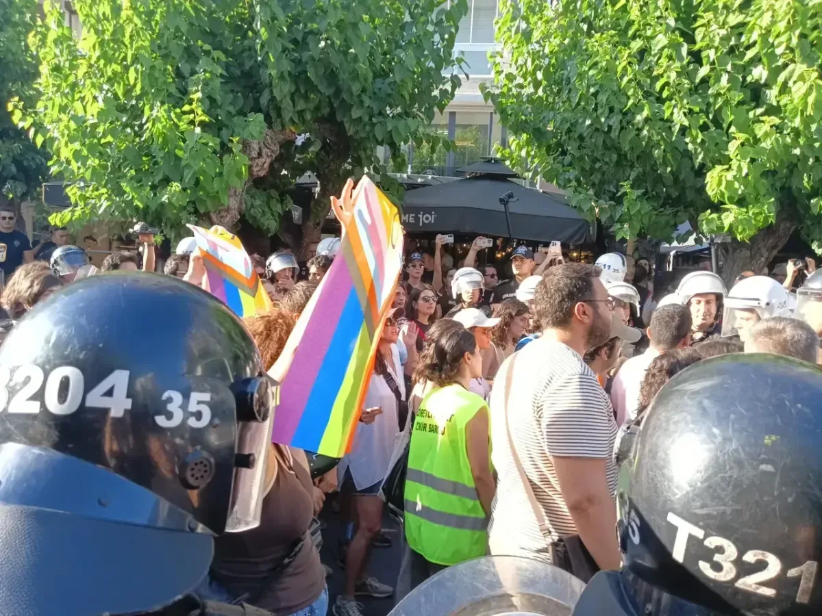 İzmir'de onur yürüyüşüne polis müdahalesi