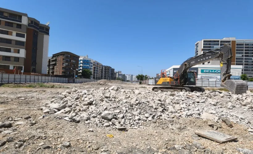 Ak Parti'den Mavişehir-Şemikler Üst Geçidi eleştirisi