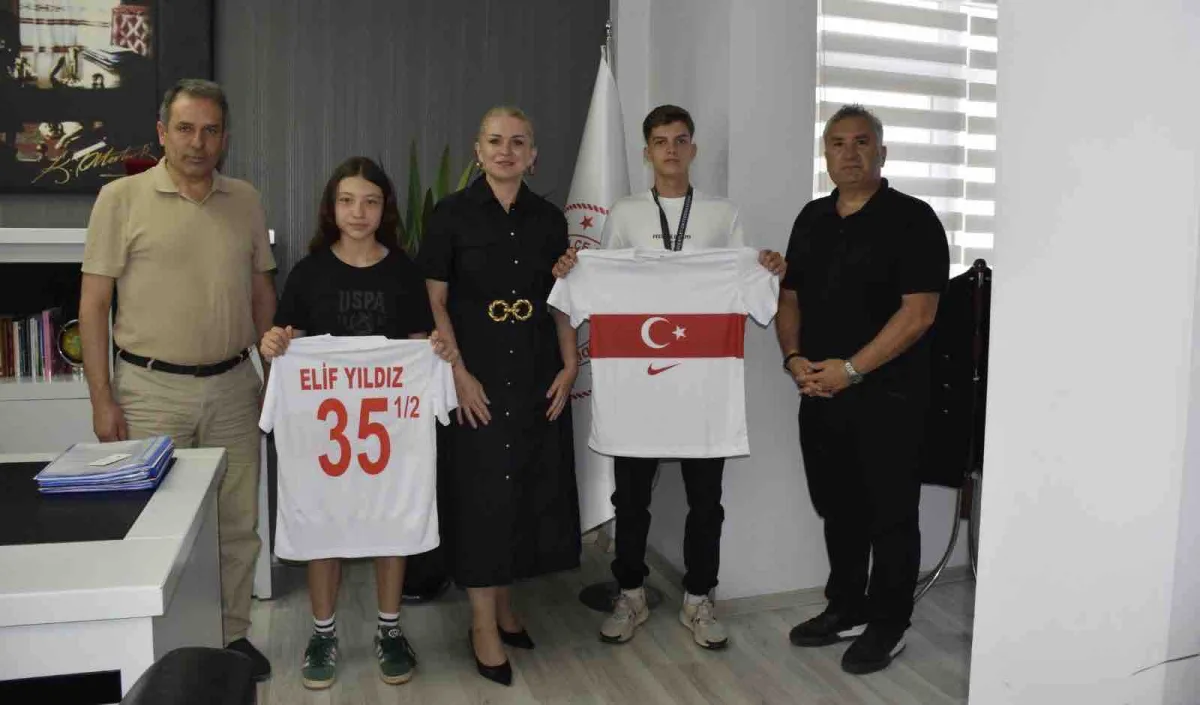 Şampiyonlardan Müdür Günaydın'a ziyaret