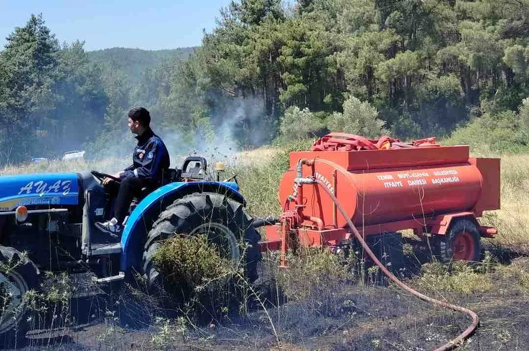 Bornova’da ot yangını büyümeden söndürüldü