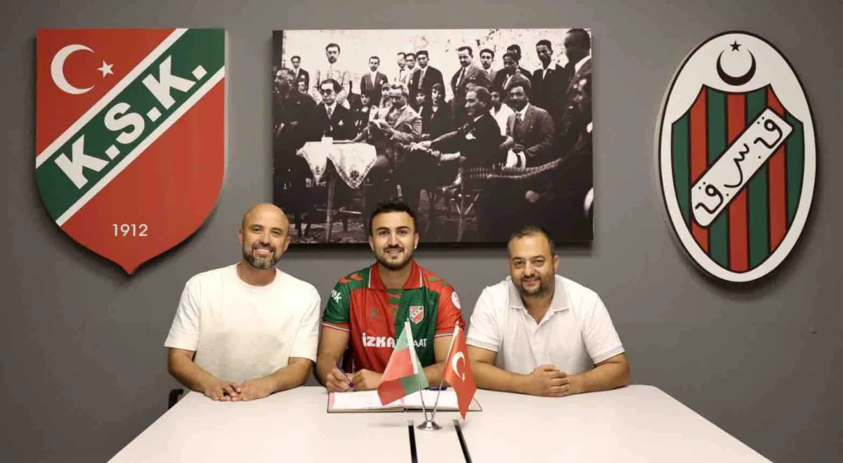 Karşıyaka'da Ömer Faruk Sezgin de imzayı attı