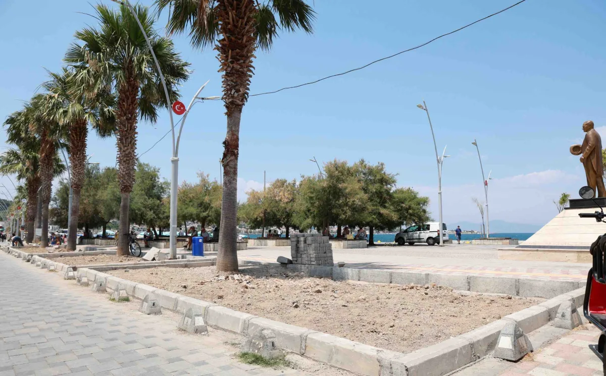 Yeni Foça'da sahil düzenleme çalışmaları başladı