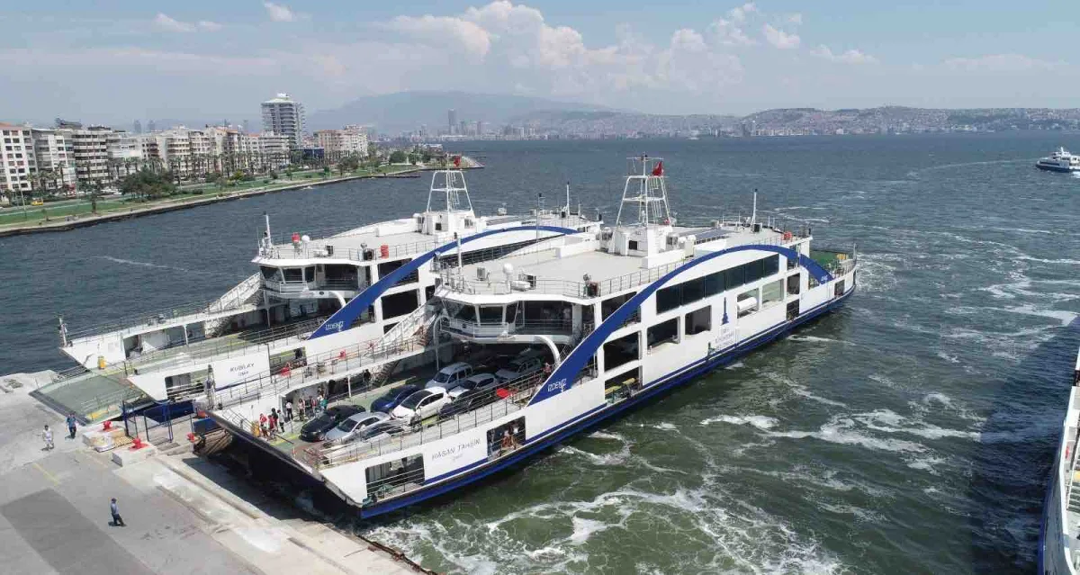 İZDENİZ'in ek seferleri trafiği rahatlattı