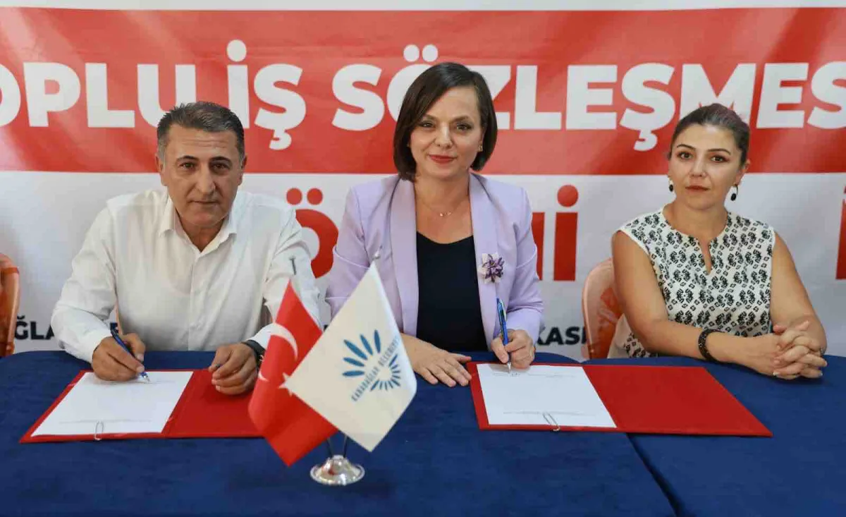 Karabağlar Belediyesi'nde toplu iş sözleşmesi sevinci