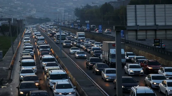 İzmir'de araç sayısı 2 milyon 155 bin 468