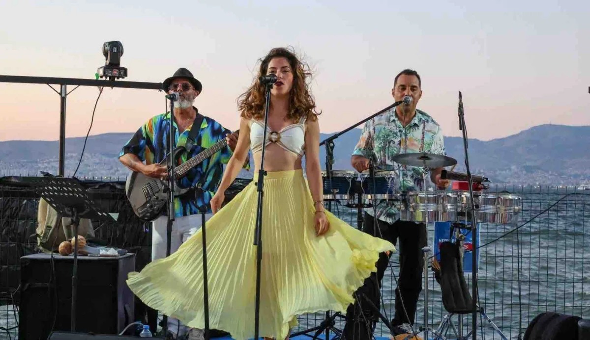 İzmir Marina’da müzik dolu geceler...