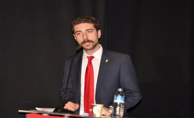 Karşıyaka Belediye Meclisi CHP Grup Başkanvekili Evsen CHP'de kalacağını açıkladı