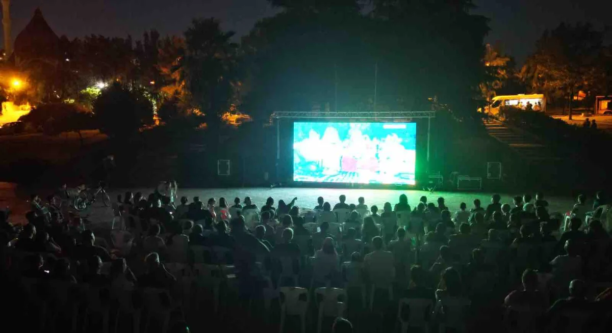 Çiğli'de Yaz Akşamları Mahalle Sinema Günleri ile Renkleniyor