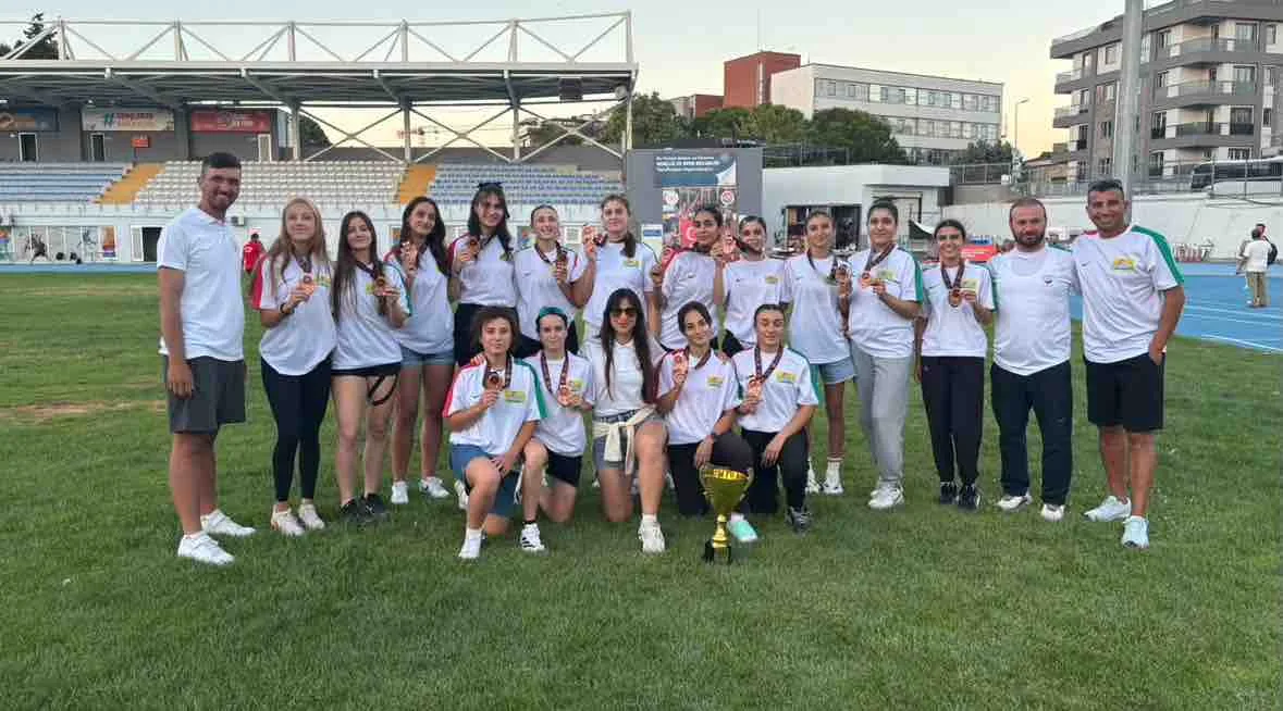 Karşıyaka Atletizm Kadın Takımı Türkiye 3.'sü oldu