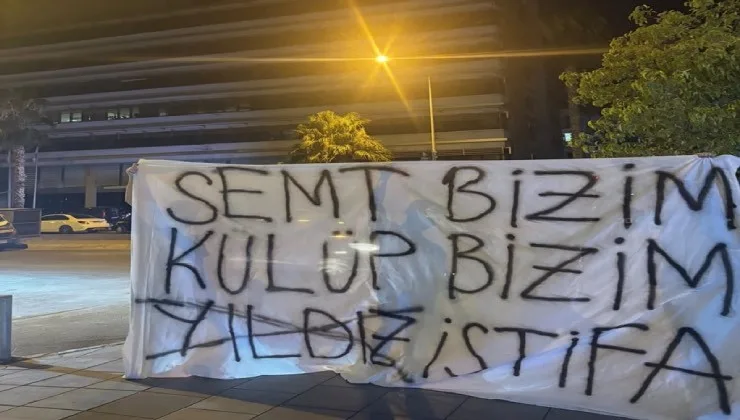 Karşıyaka taraftarlarından Başkan Ünsal'a istifa çağrısı