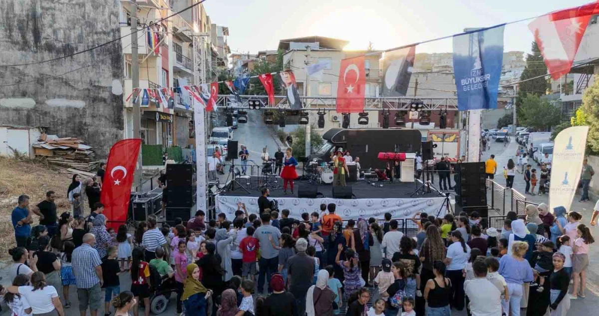 İzmir'de mahalle kültürü yeniden canlanıyor