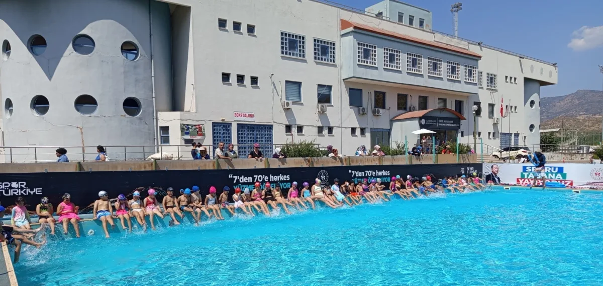 Karşıyaka’da Yüzme Bilmeyen Kalmıyor
